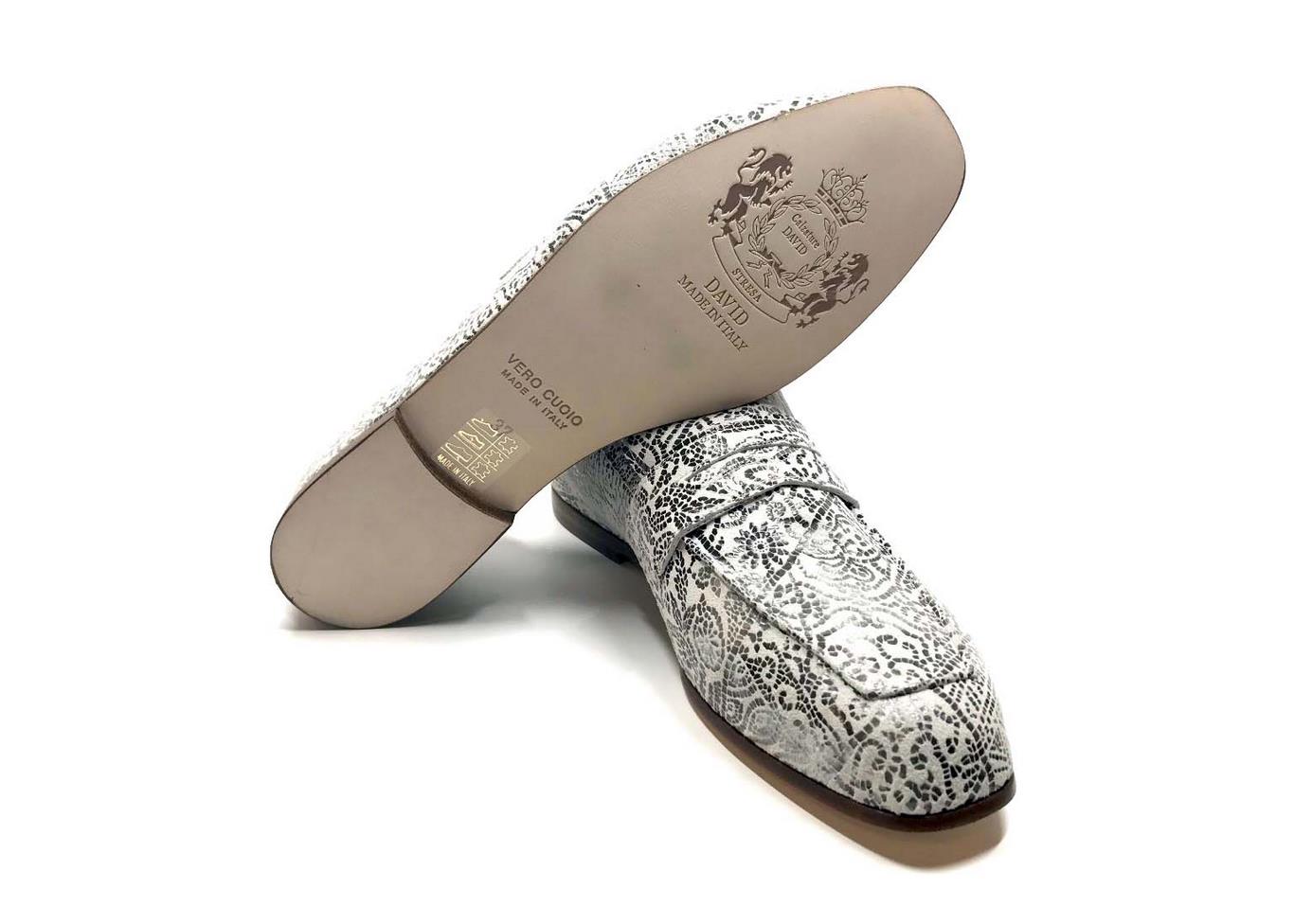 Loafers 'Tasca' in calfskin silkscreened Manor White™