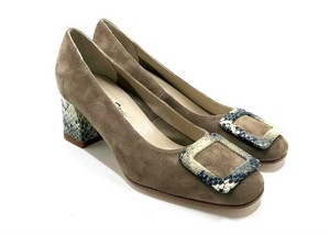 Décolleté Heel 5cm upper in Nature suede, heel and buckle in printed Whit-ish phyton