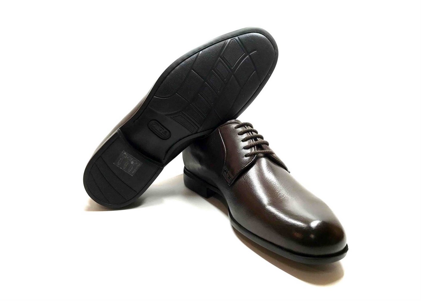 Comfort Laced with removable insoles in dark Brown leather